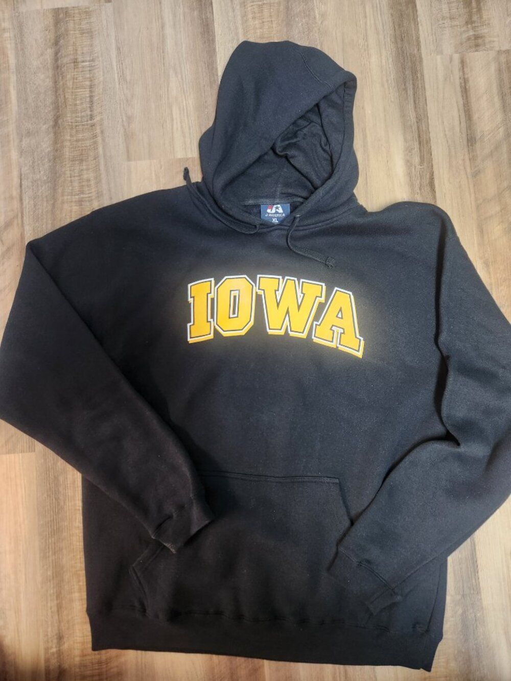 University of Iowa Black Hoodie with front pocket Size XL Hawks College Football